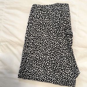 LULULEMON Black & White full length leggings